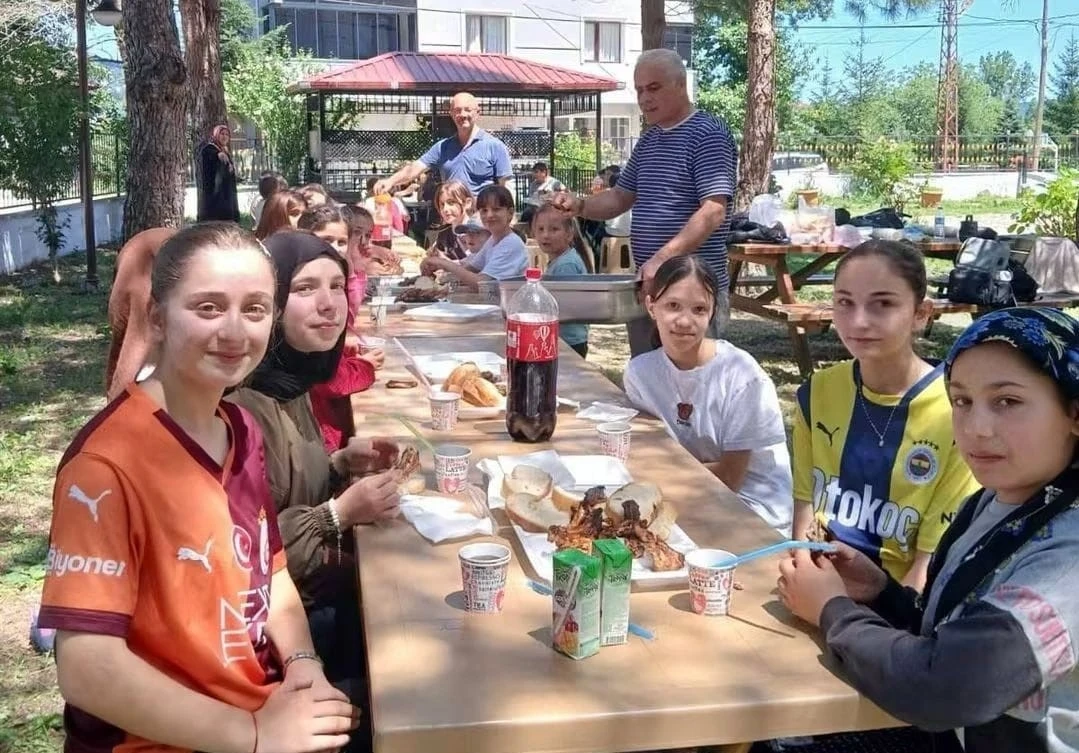 Kumru&rsquo;da Kur&rsquo;an kursu &ouml;ğrencileri piknikte buluştu
