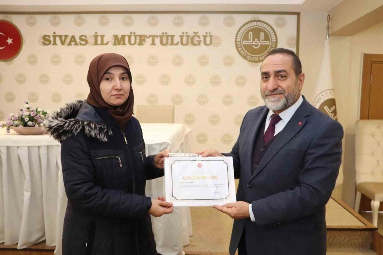 Kur&rsquo;an Kursu &ouml;ğreticileri sertifikaları aldı
