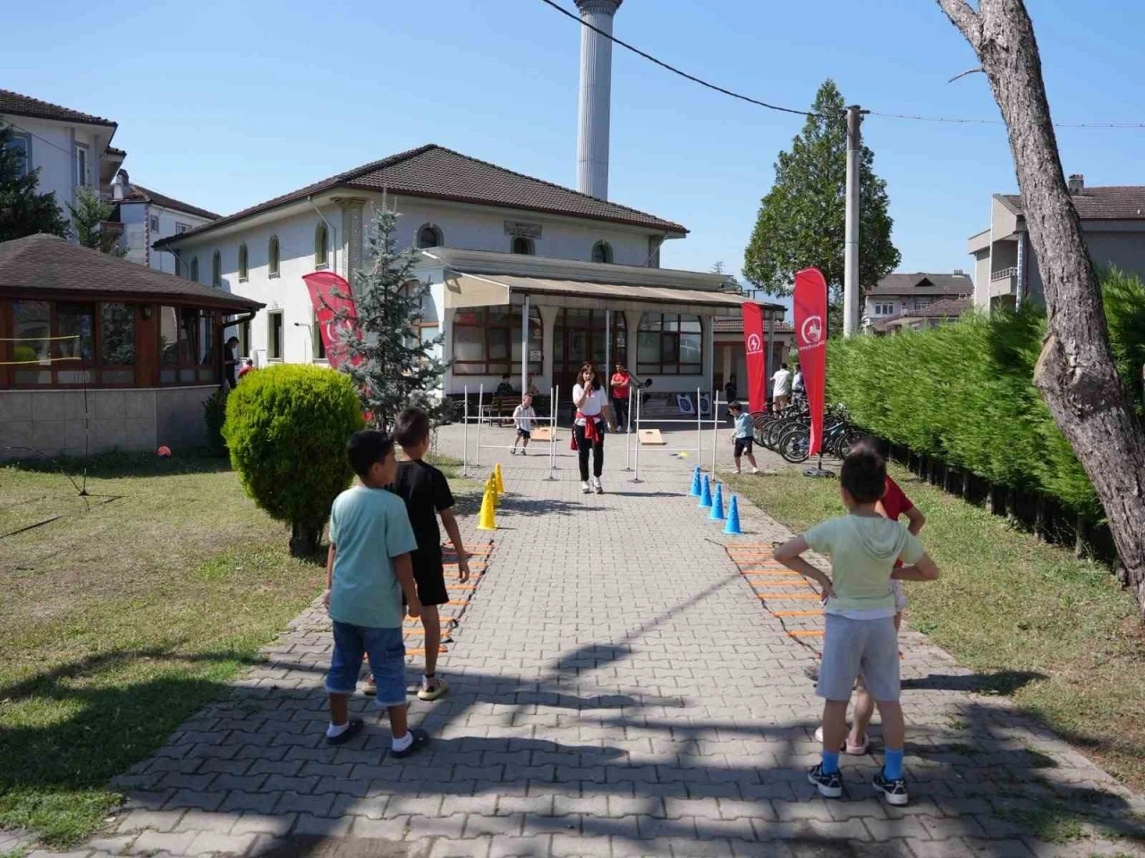 Kur&rsquo;an kursuna gidenlen hem eğlendi hem spor yaptı
