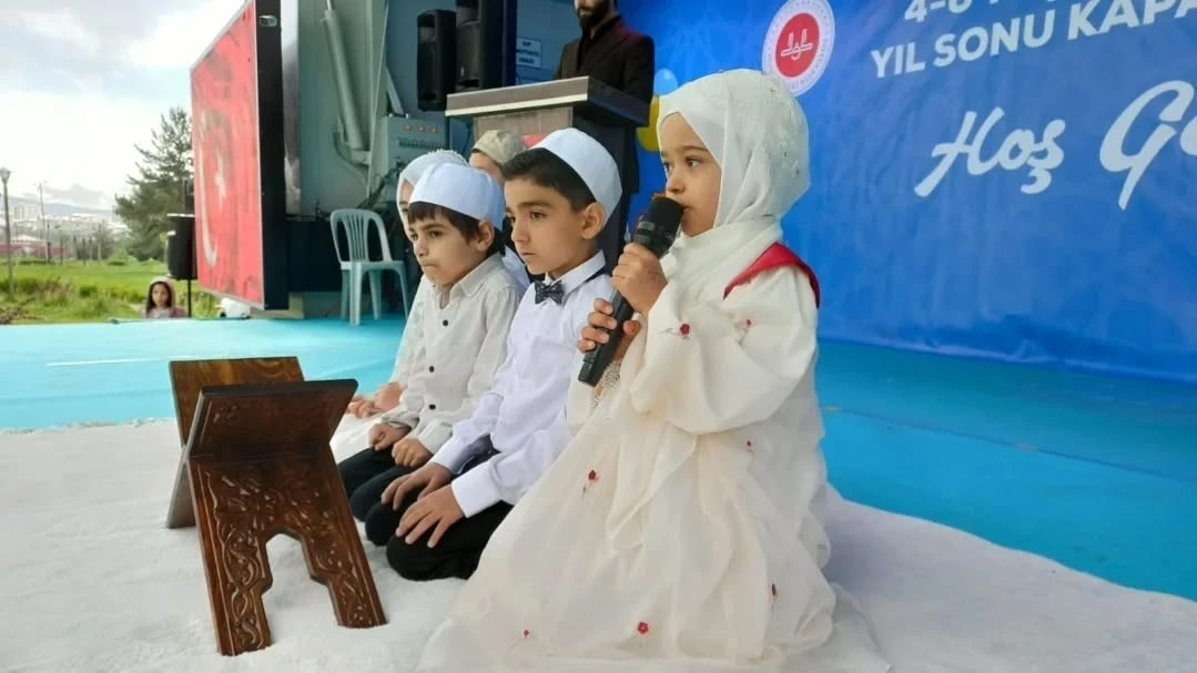 Kur’an kursunda yıl sonu coşkusu