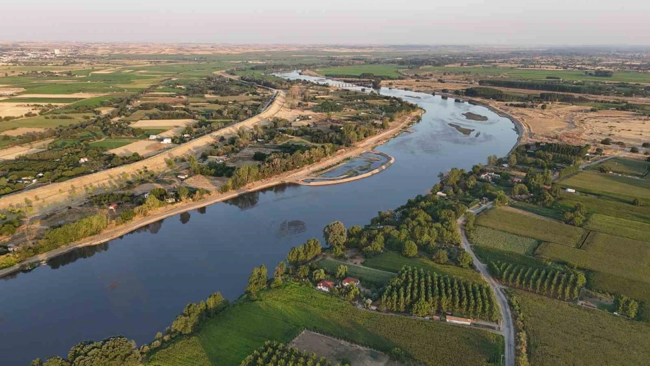 Kuraklık nedeniyle Meriç Nehri’ne elektrik santralinden su salındı
