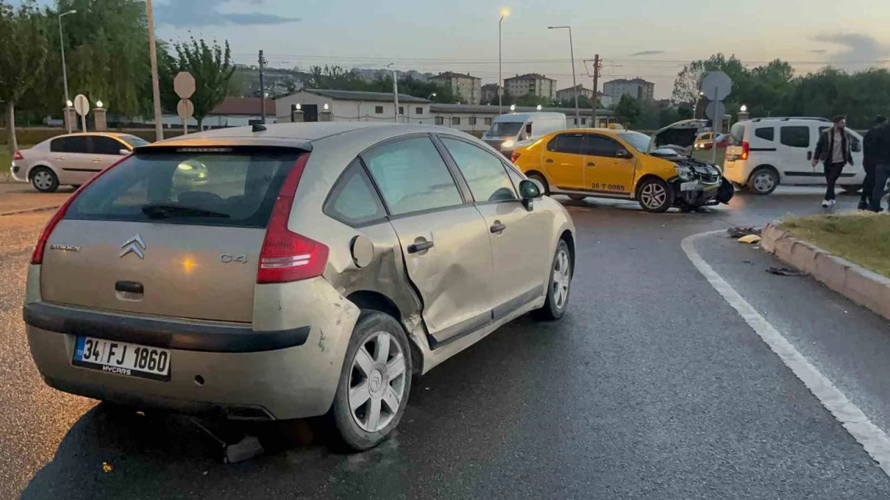 Kural ihlali yapan taksi kazaya sebep oldu, 1 yaralı