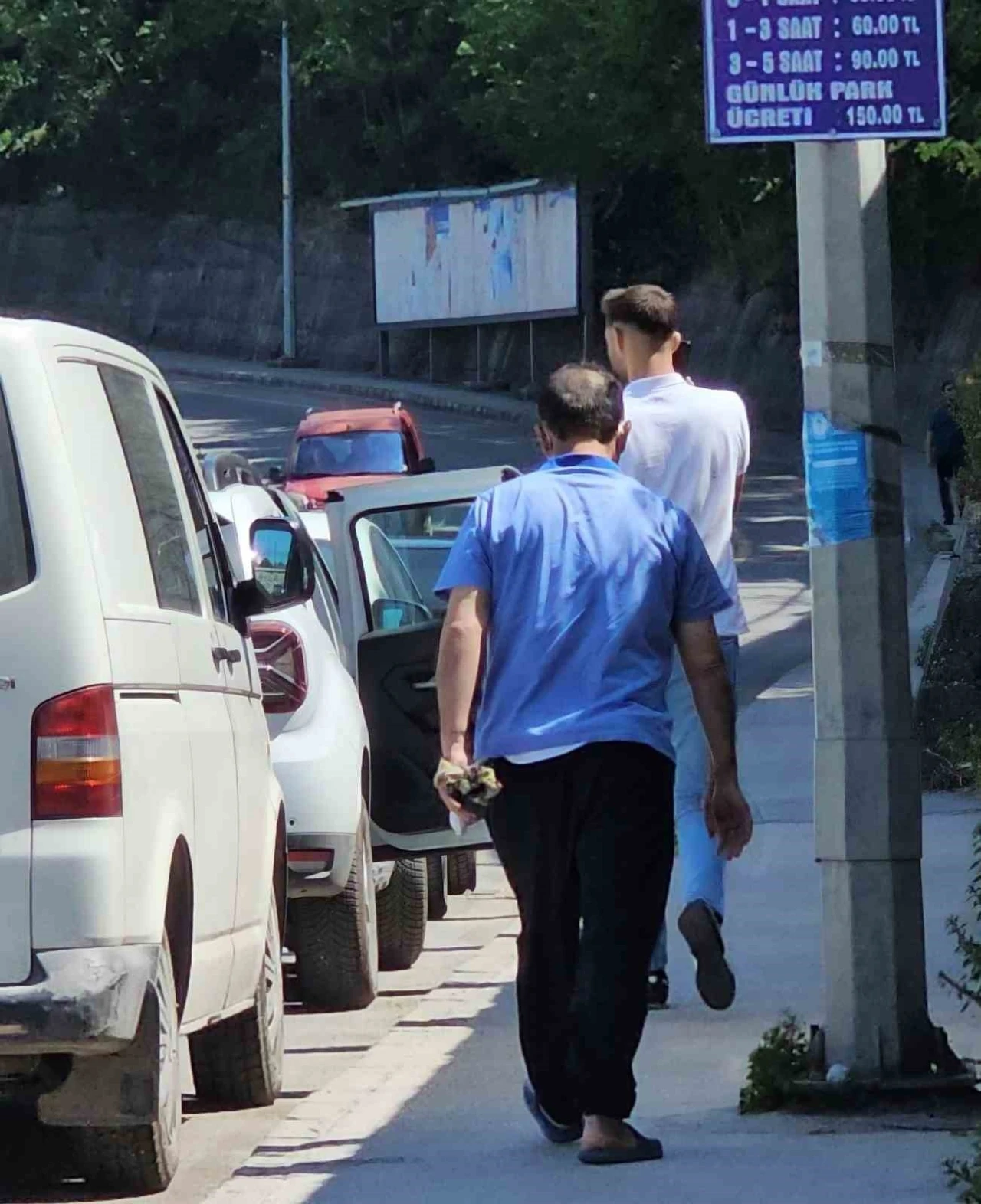 Kurban kesimi sırasında yaralanan 2 kişi hastanelik oldu
