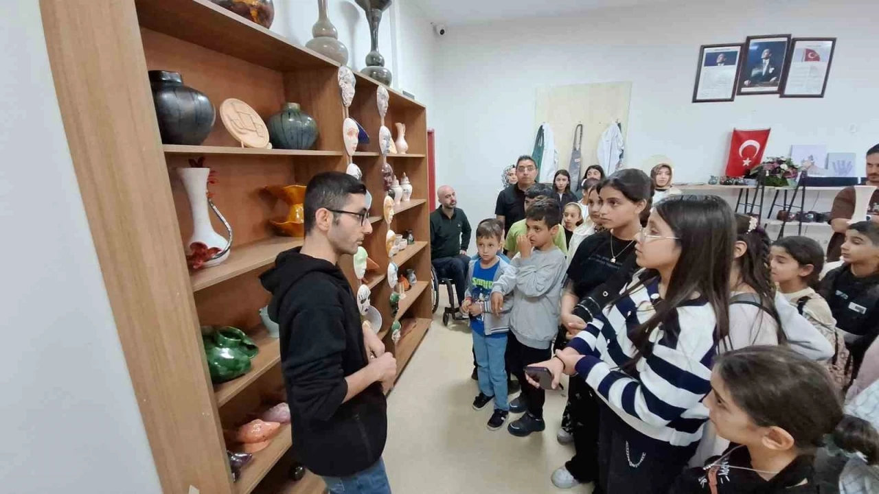 Kursiyer öğrencilerden engelli bireylere ziyaret
