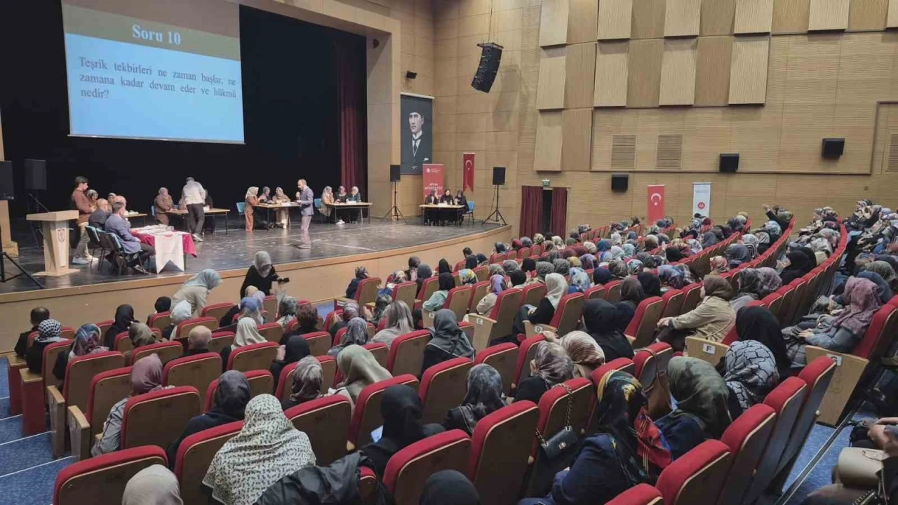 Kursiyerler dini bilgilerini yarıştırdı
