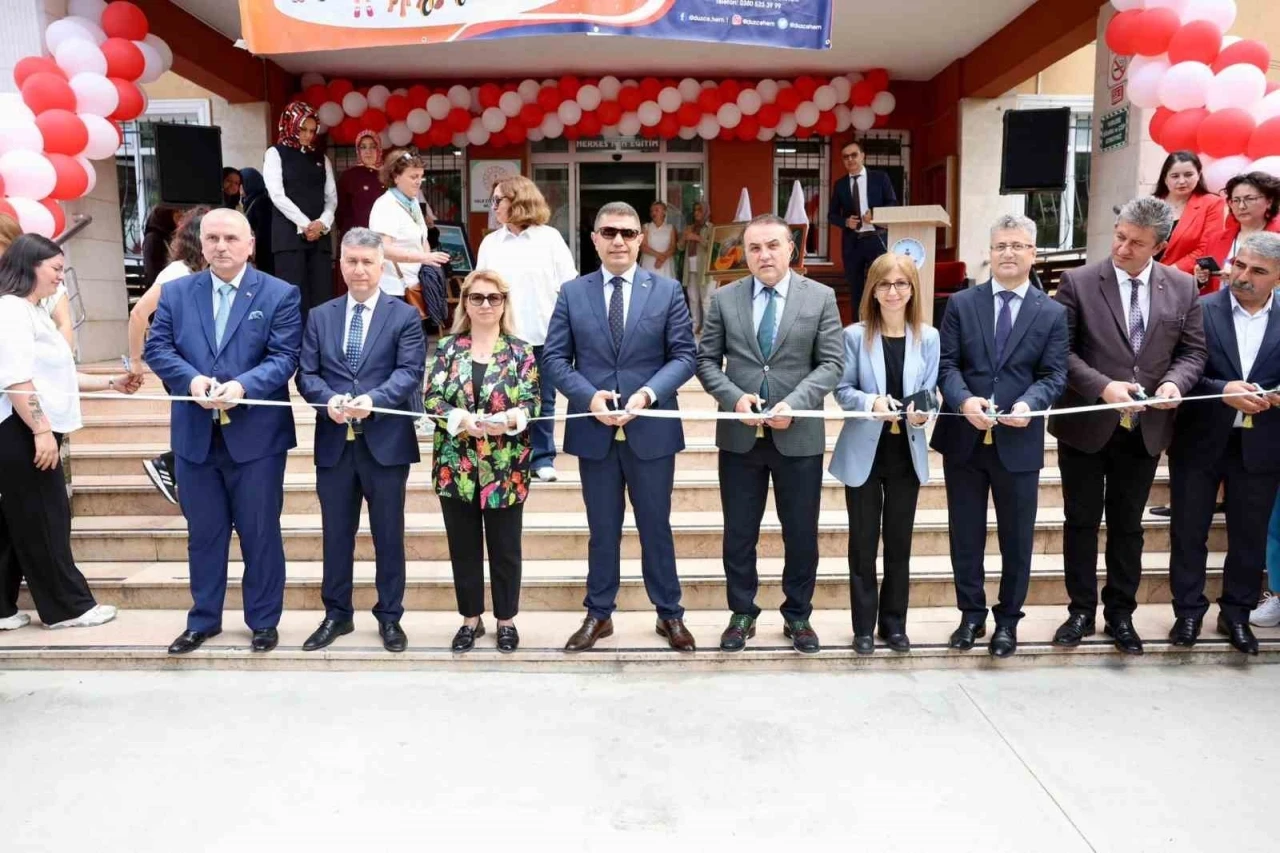 Kursiyerlerin yıl sonu sergisi ilgi gördü
