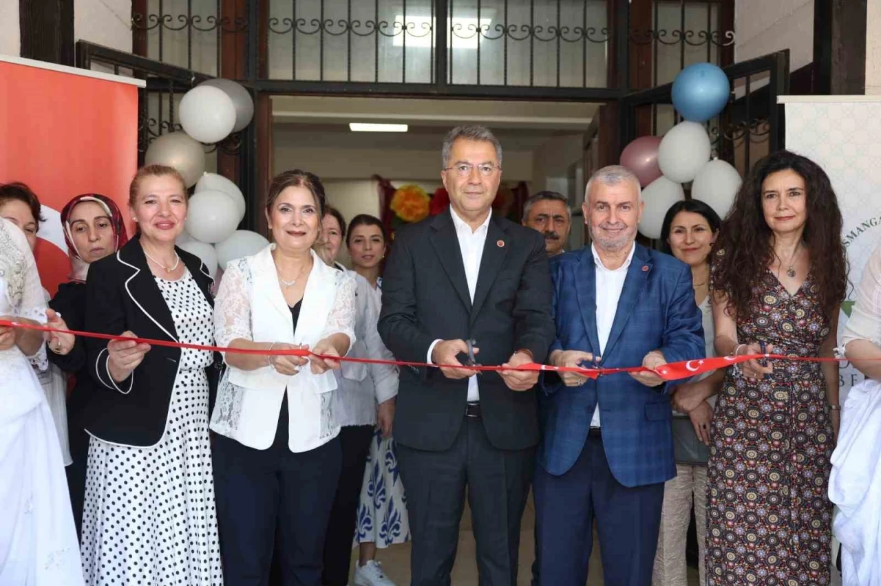Kursiyerlerinden el emeği g&ouml;z nuru sergi
