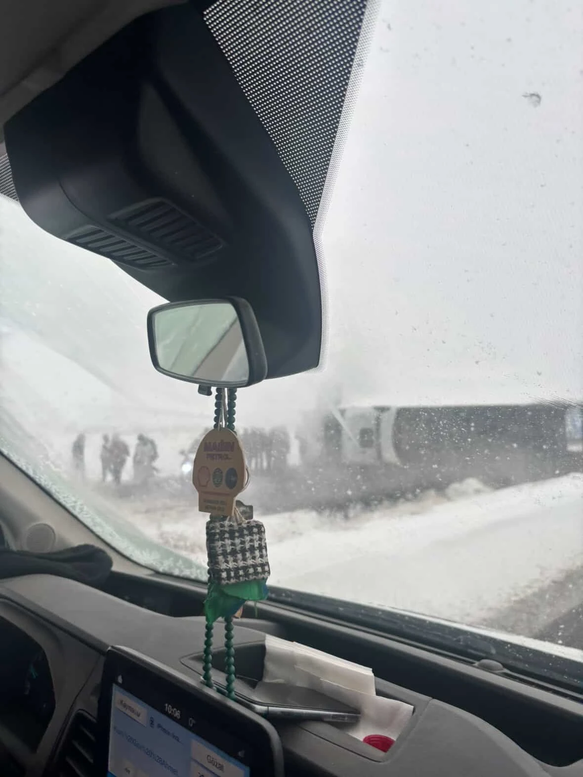 Kurtalan&rsquo;da devrilen kamyonun s&uuml;r&uuml;c&uuml;s&uuml; yaralandı
