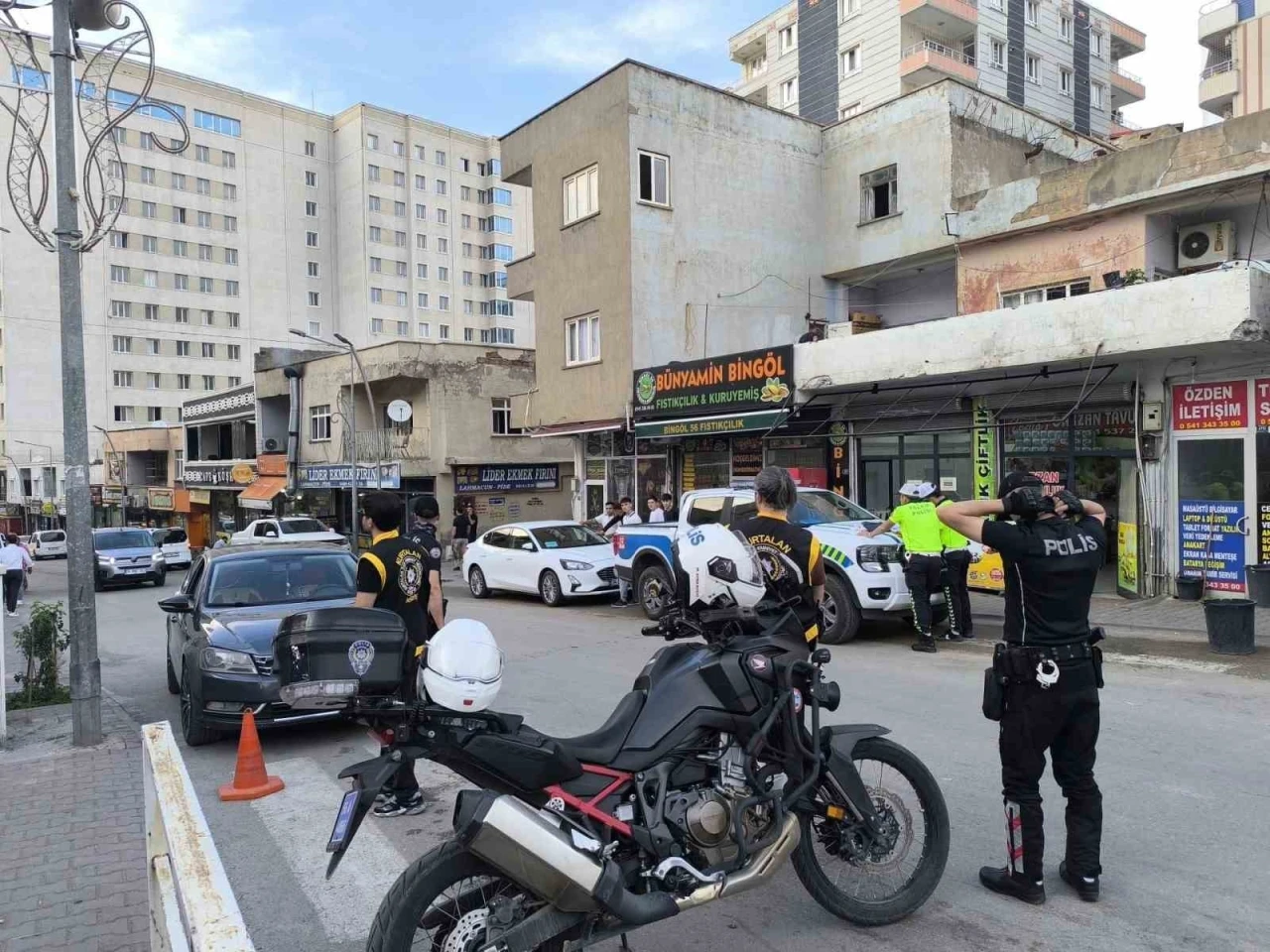 Kurtalan&rsquo;da trafik denetimi: 20 motosiklet yediemine &ccedil;ekildi, 60 araca ceza kesildi
