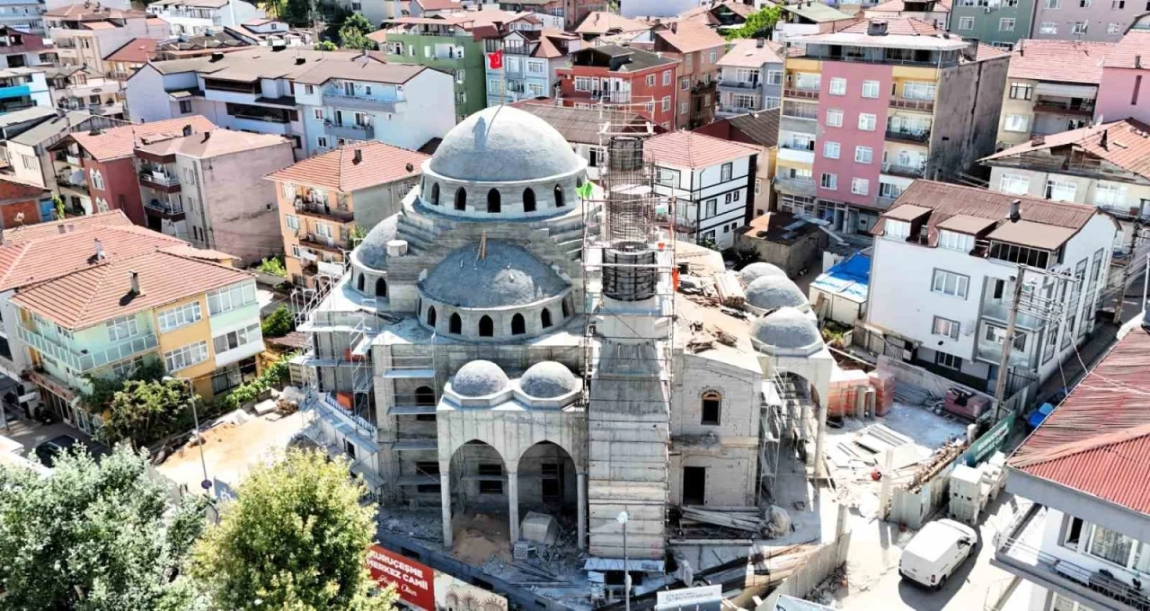 Kuru&ccedil;eşme Merkez Cami g&uuml;n sayıyor
