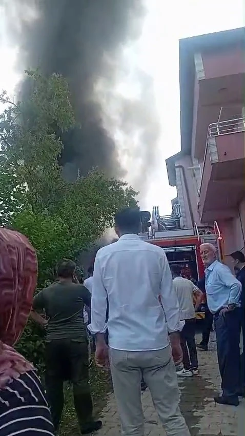Kurulukta başlayan yangın, ahşap eve sıçradı
