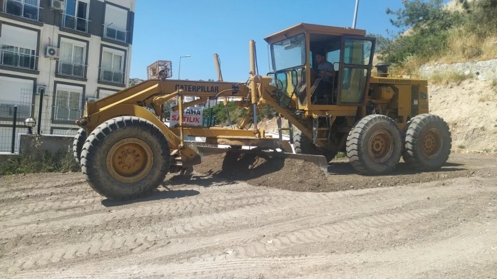 Kuşadası Belediyesi yol yapım çalışmalarına devam ediyor
