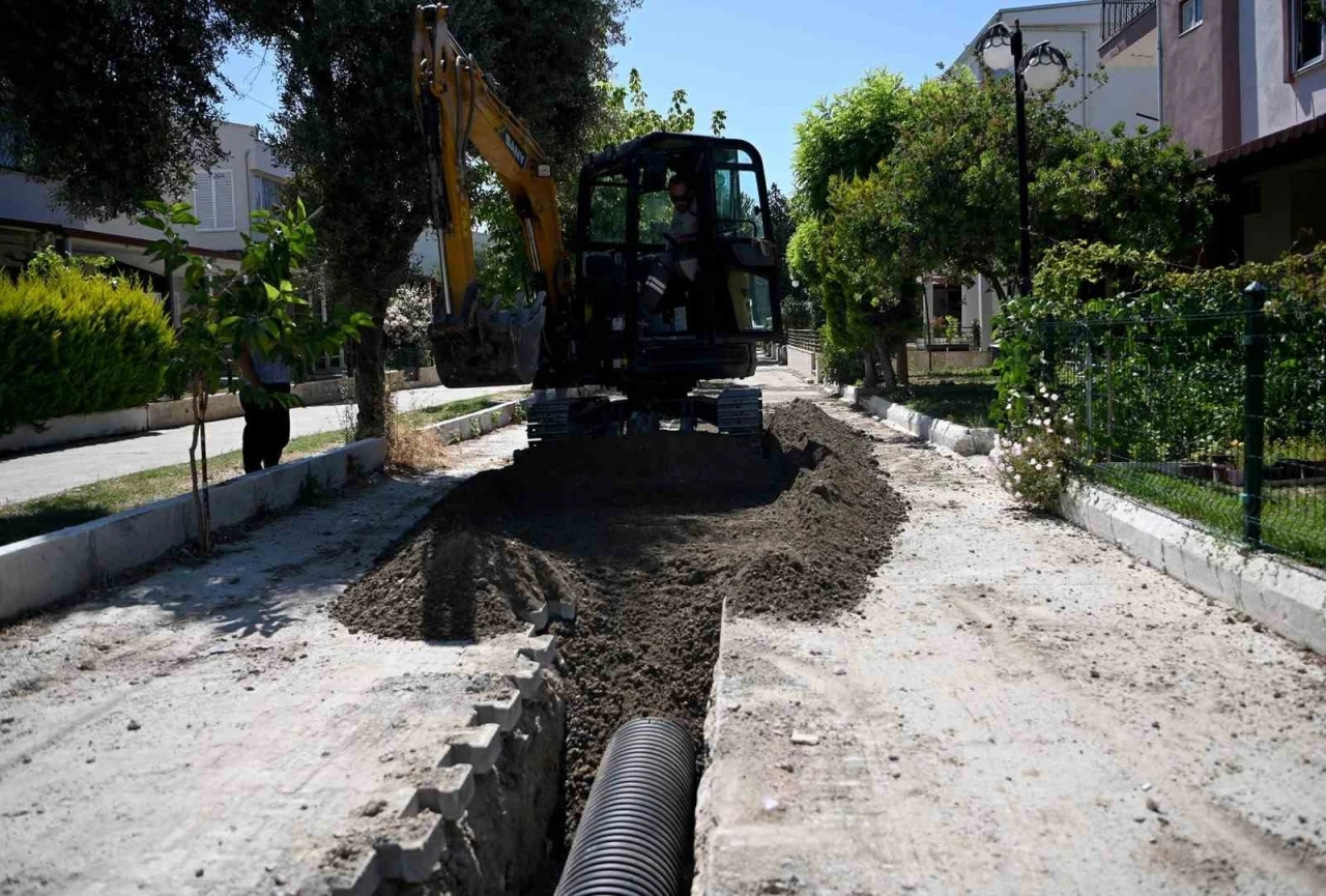 Kuşadası&rsquo;nda 294 metrelik yağmur suyu hattı &ccedil;alışması başladı
