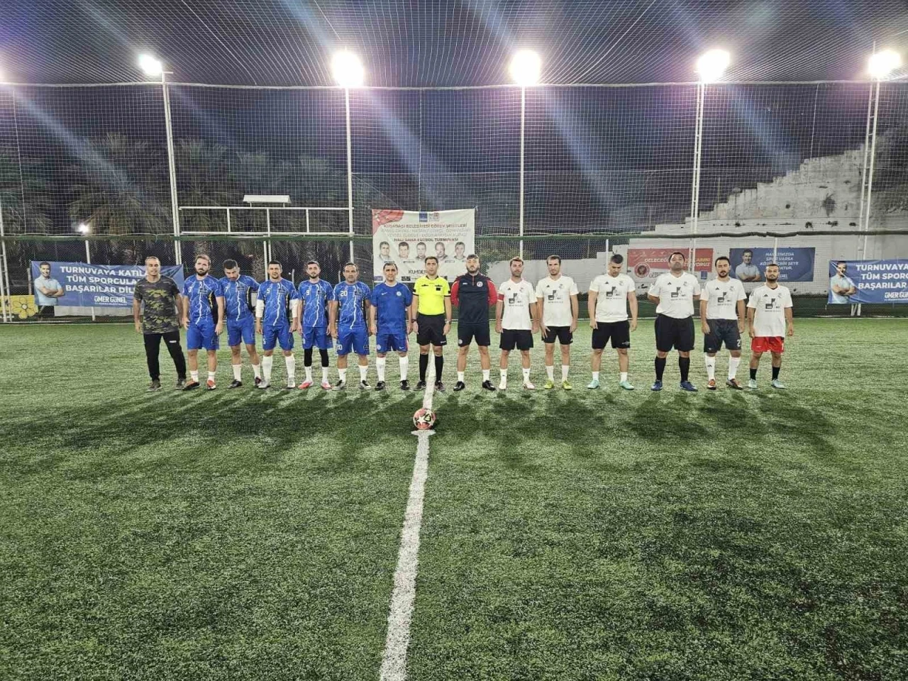 Kuşadası’nda Görev Şehitleri Turnuvası’nda çeyrek final heyecanı başladı