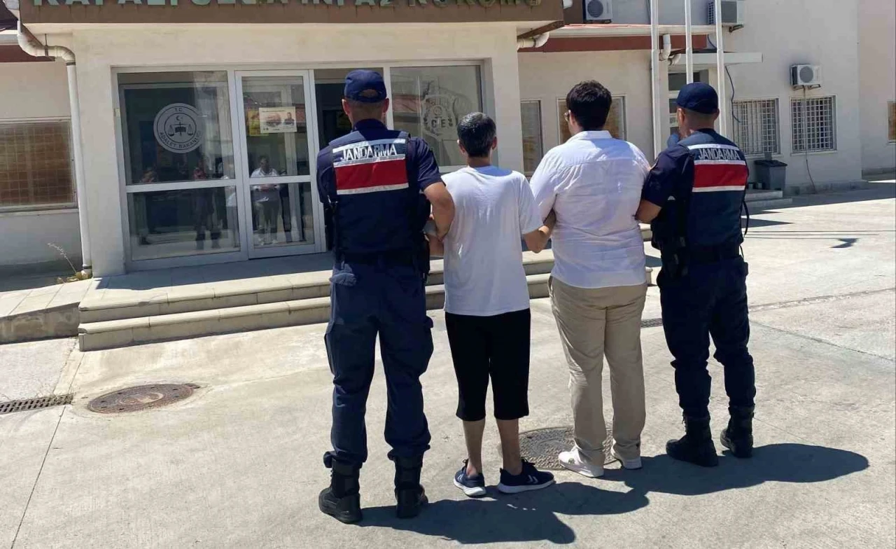 Kuşadası&rsquo;nda hapis cezaları bulunan iki h&uuml;k&uuml;ml&uuml; yakalandı
