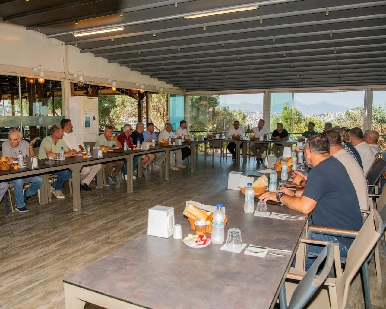 Kuşadası&rsquo;nda mahallelerin ihtiya&ccedil;ları masaya yatırıldı

