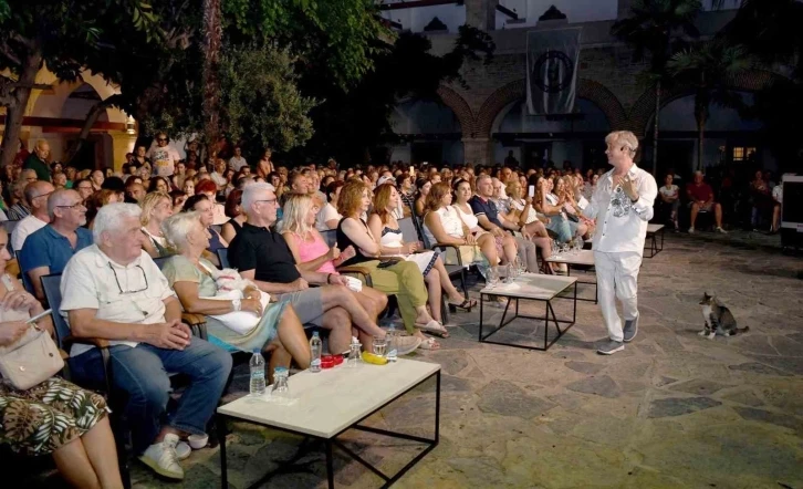 Kuşadası’nda müzikal gösteri
