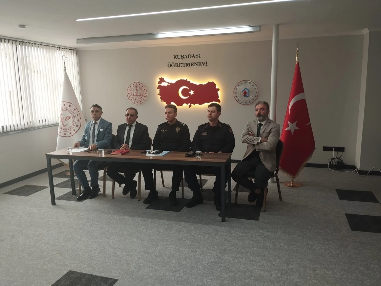 Kuşadası&rsquo;nda okul g&uuml;venliği masaya yatırıldı
