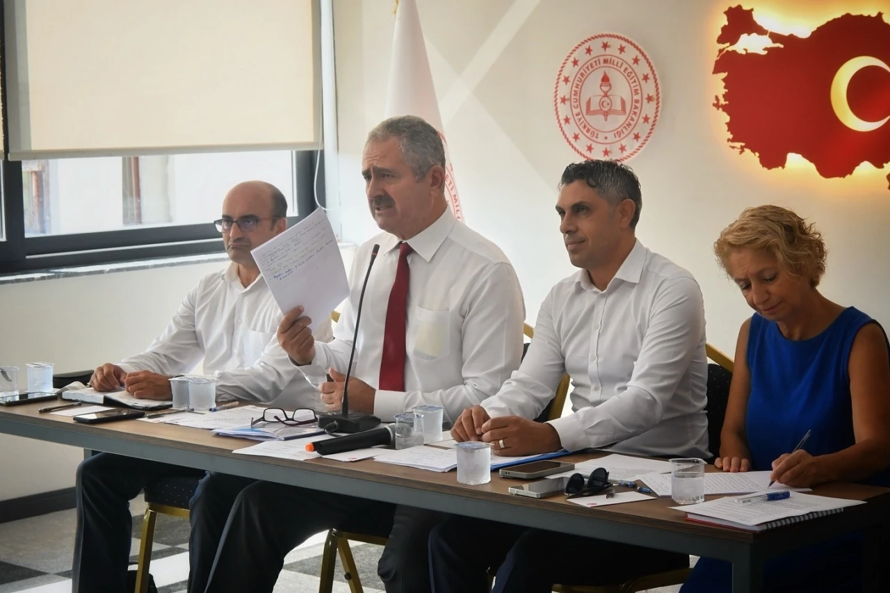 Kuşadası’nda sene başı müdürler kurulu toplantısı yapıldı