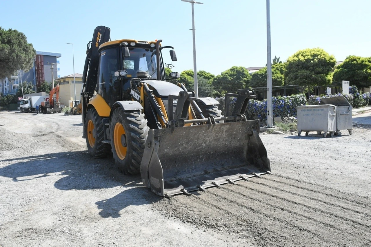 Kuşadası&rsquo;nda sıcak asfalt &ccedil;alışması
