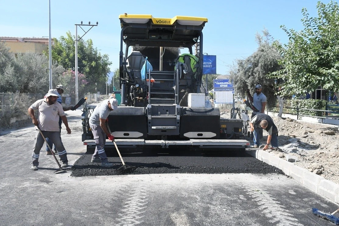 Kuşadası&rsquo;nda sıcak asfalt &ccedil;alışmasında sona gelindi
