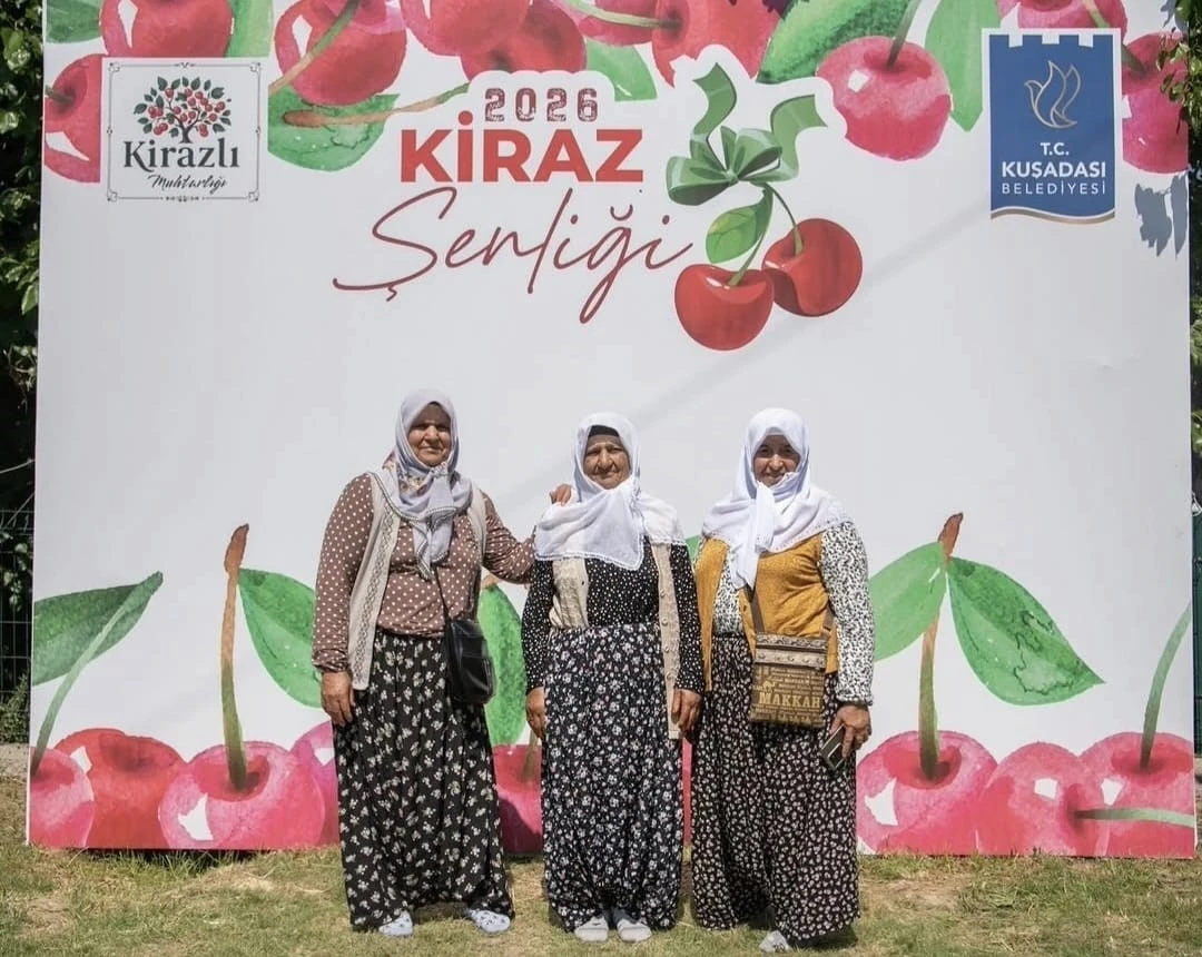 Kuşadası’ndaki Kiraz Şenliği binlerce ziyaretçiyi ağırladı
