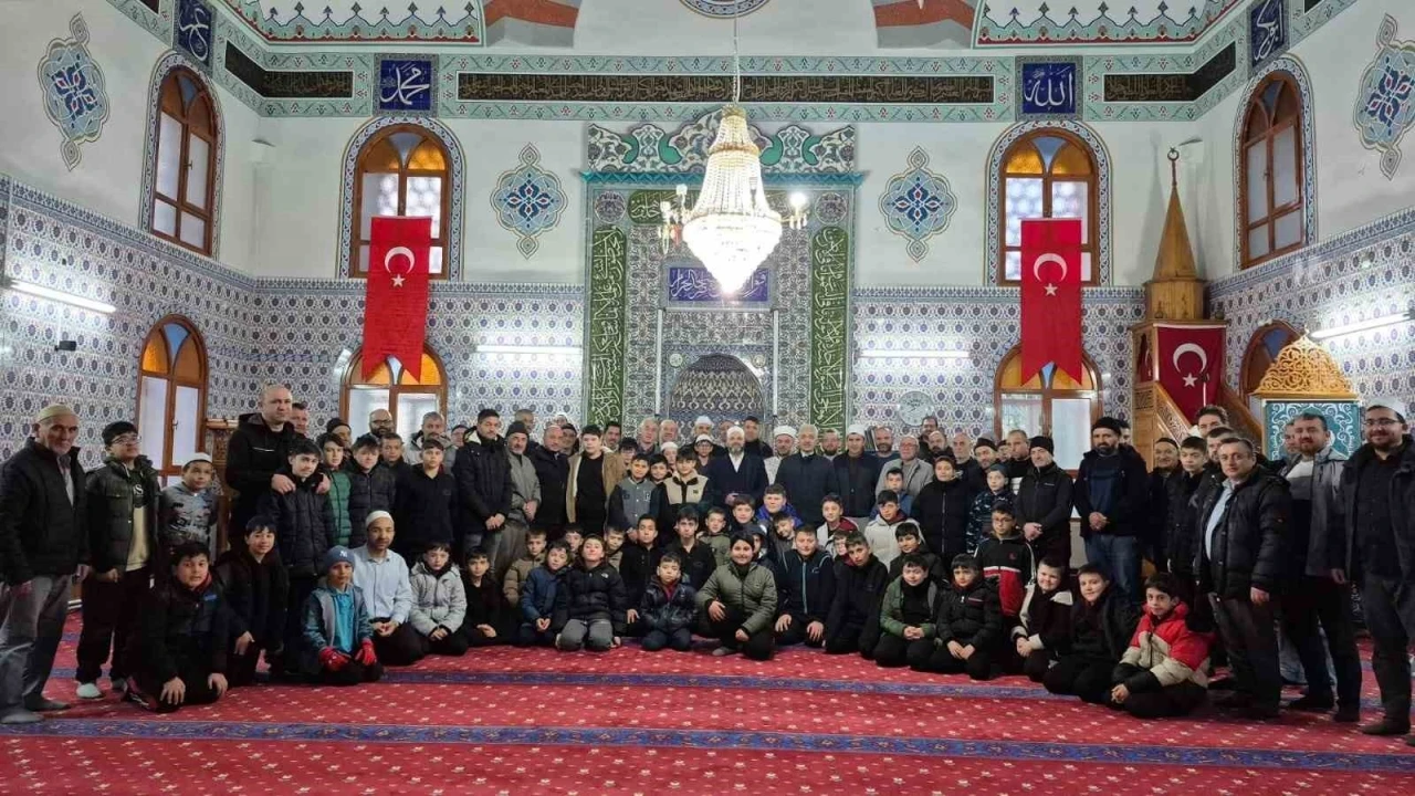 Kütahya Ahteri İmam Hatip Ortaokulu öğrencileri sabah namazında buluştu

