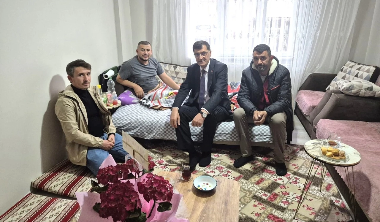Kütahya Belediye Başkanı Eyüp Kahveci’den personeline geçmiş olsun ziyareti
