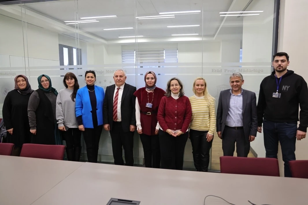 K&uuml;tahya Belediyesi&rsquo;nden uluslararası eğitim projelerine destek
