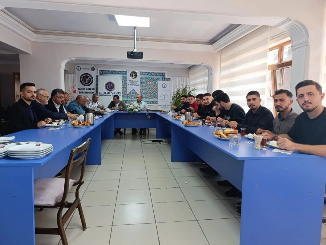 Kütahya Birlik Vakfı’ndan öğrencilerle istişare toplantısı
