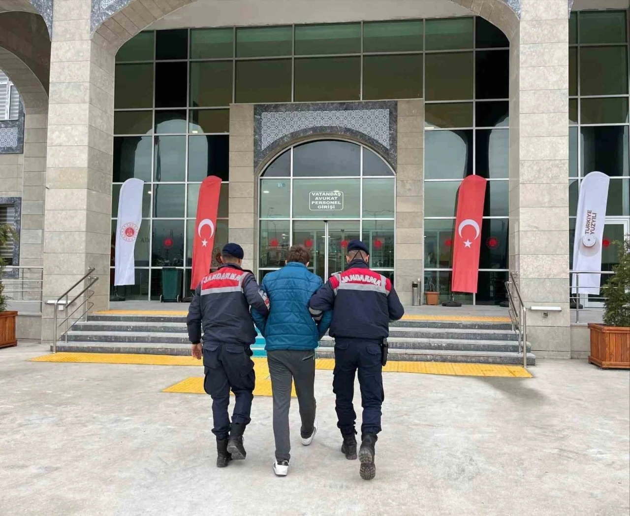 K&uuml;tahya&rsquo;da 12 yıl 6 ay kesinleşmiş hapis cezası bulunan şahıs yakalandı
