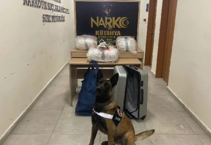 K&uuml;tahya&rsquo;da 17 kilo uyuşturucu ele ge&ccedil;irildi, 2 ş&uuml;pheli tutuklandı
