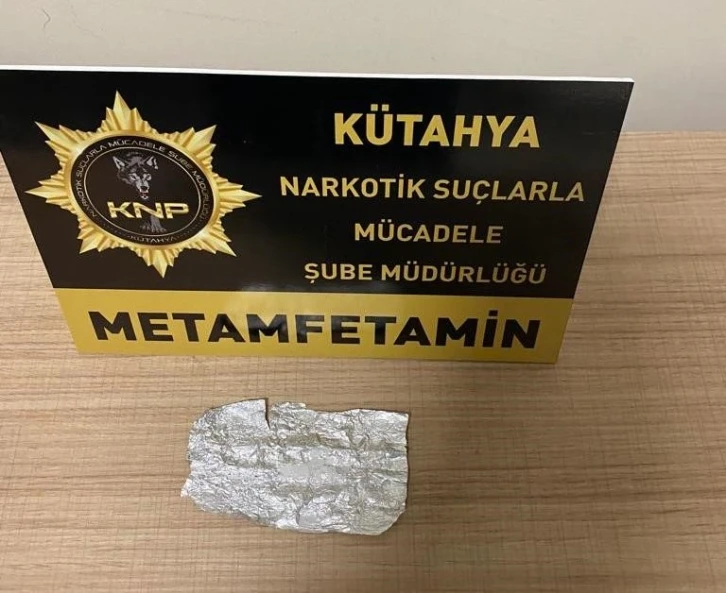 K&uuml;tahya&rsquo;da 2 uyuşturucu satıcısı tutuklandı
