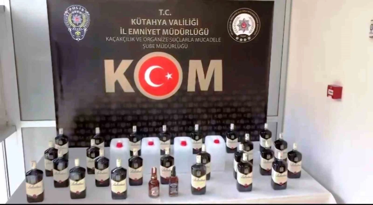 K&uuml;tahya&rsquo;da 41 litre ka&ccedil;ak alkoll&uuml; i&ccedil;ki ele ge&ccedil;irildi
