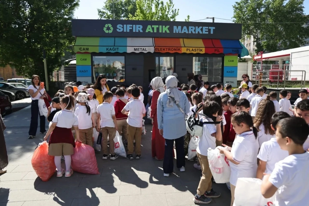 K&uuml;tahya&rsquo;da &Ccedil;evre Haftası&rsquo;nda &ouml;ğrencilerden doğaya destek
