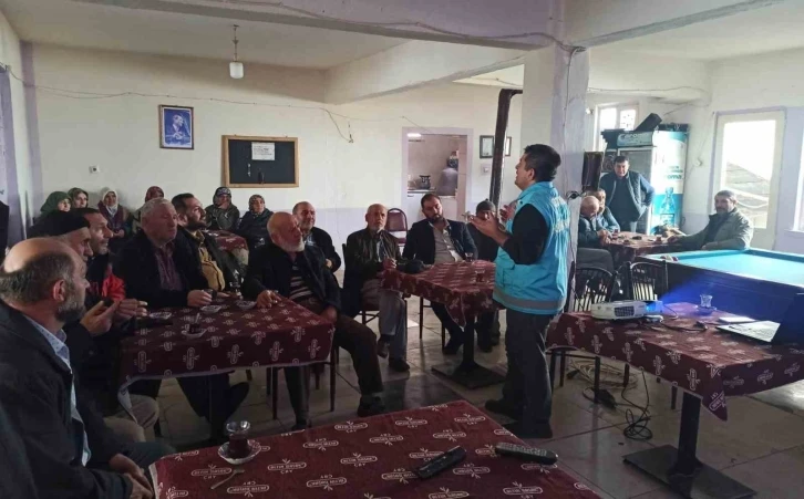 Kütahya’da çiftçilere ahududu yetiştiriciliği anlatıldı
