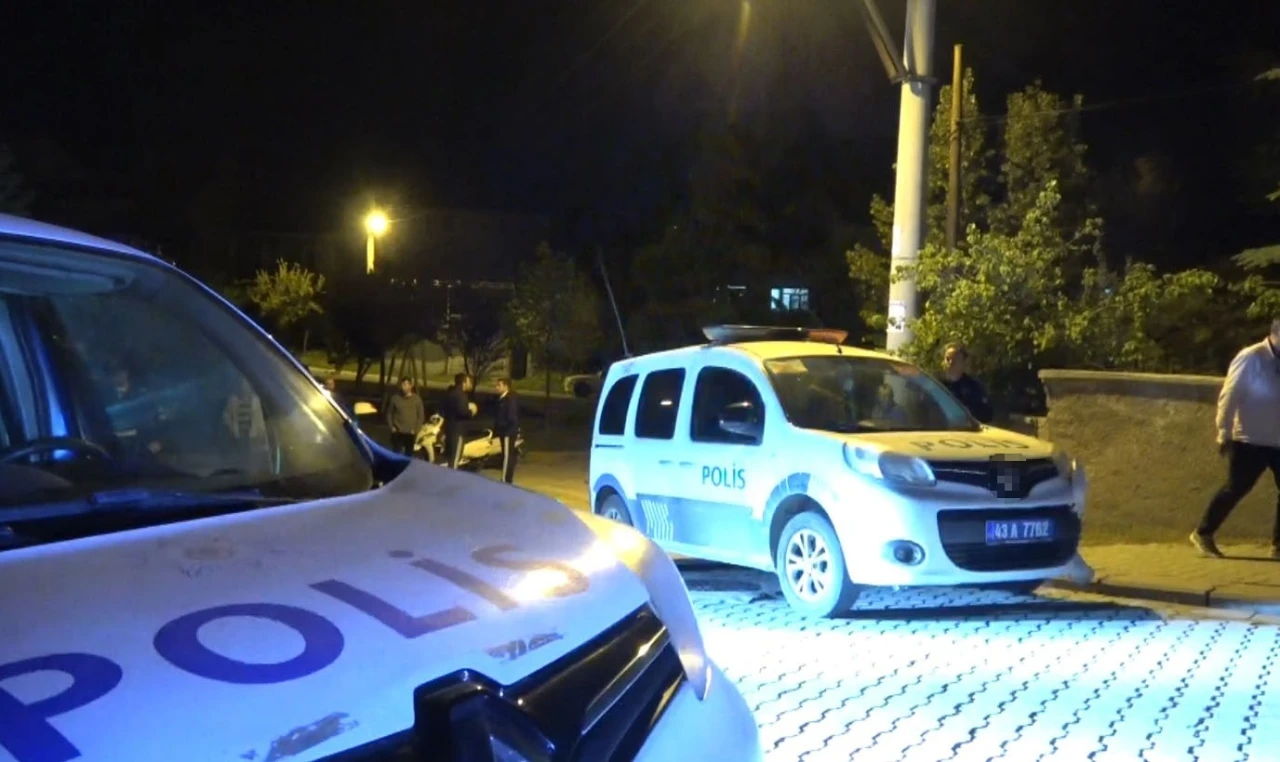 Kütahya’da ’dur’ ihtarına uymayan araçtaki 2 kişi kovalamaca sonucu yakalandı
