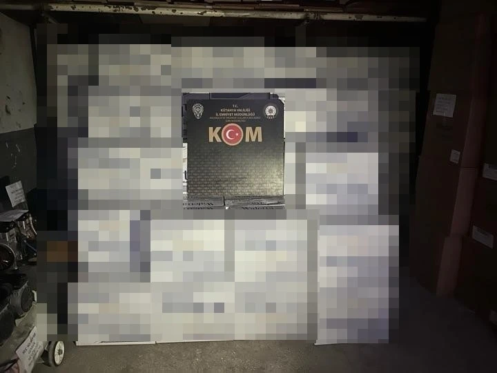 K&uuml;tahya&rsquo;da durdurulan ara&ccedil;ta 5 milyon makaron ele ge&ccedil;irildi
