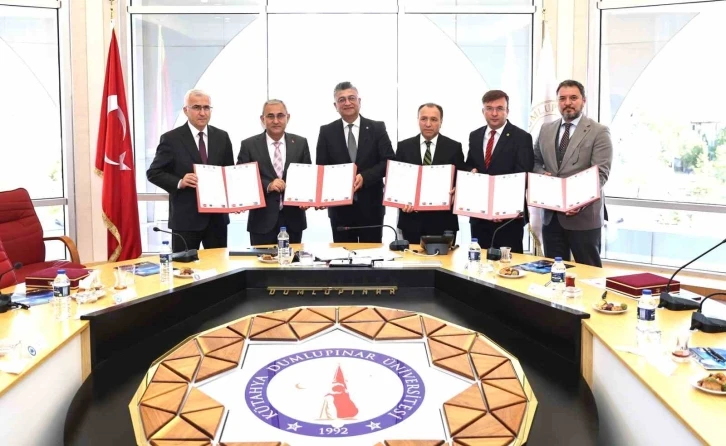 K&uuml;tahya&rsquo;da &rsquo;Frigya staj konsorsiyumu&rsquo; imza t&ouml;reni
