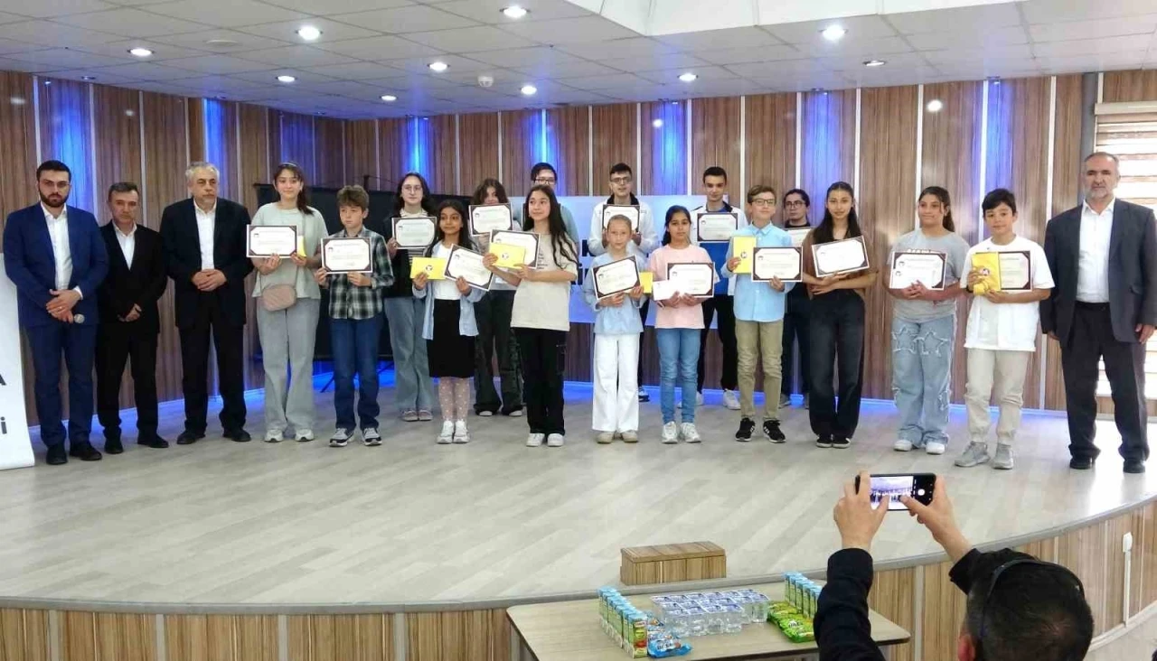 Kütahya’da gençler kitap okudu
