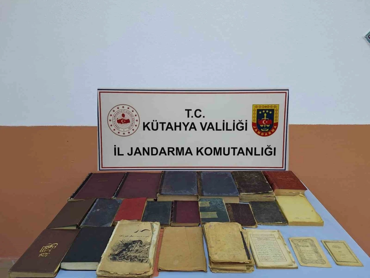 K&uuml;tahya&rsquo;da jandarmadan tarihi eser operasyonu
