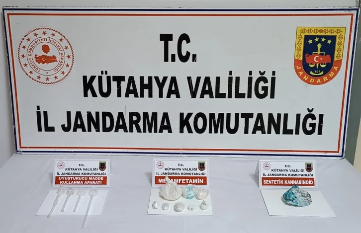 K&uuml;tahya&rsquo;da jandarmanın uyuşturucu operasyonunda 2 kişi tutuklandı

