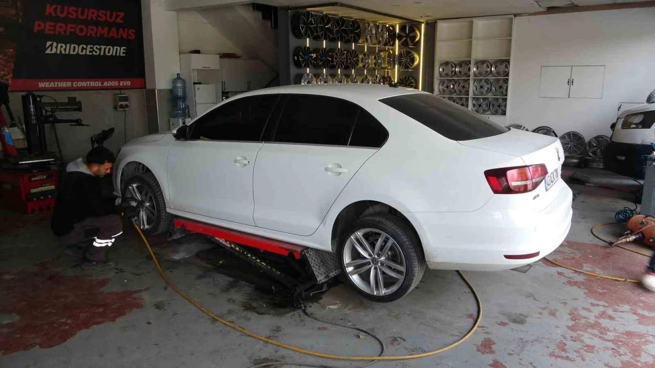 Kütahya’da lastikçilerde yoğunluk
