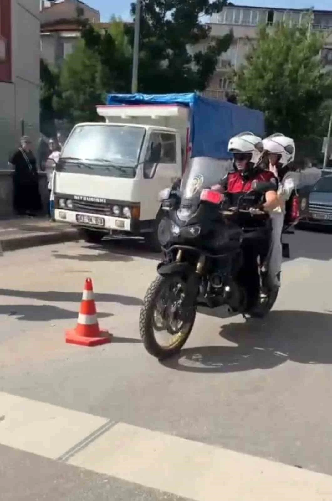 K&uuml;tahya&rsquo;da LGS&rsquo;ye yetişemeyen &ouml;ğrencilerin imdadına Yunus Timleri yetişti
