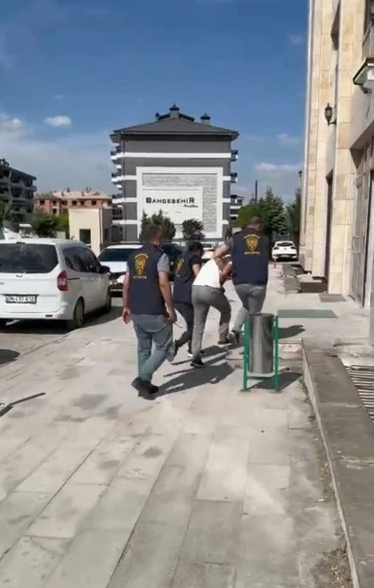 K&uuml;tahya&rsquo;da otob&uuml;ste tacizden serbest kalmıştı, bu kez 2 &ccedil;ocuğa cinsel istismardan tutuklandı
