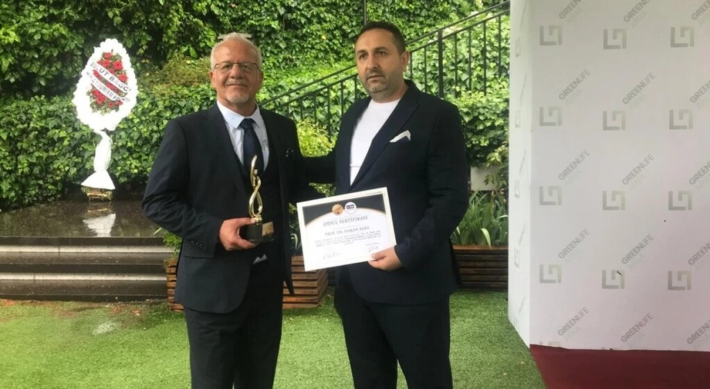 Kütahya’da Prof. Dr. Hakan Kara’ya &quot;Akademik Altın Kalem&quot; ödülü
