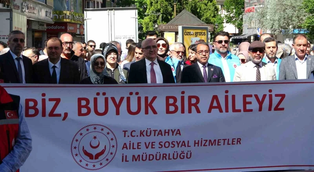 Kütahya’da &quot;Büyük Aile Yürüyüşü&quot; düzenlendi
