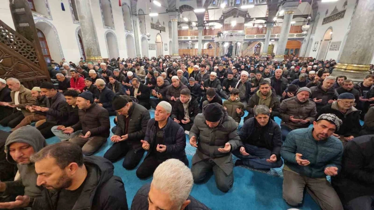 Kütahya’da &quot;Camide Buluşalım&quot; sabah namazı buluşması
