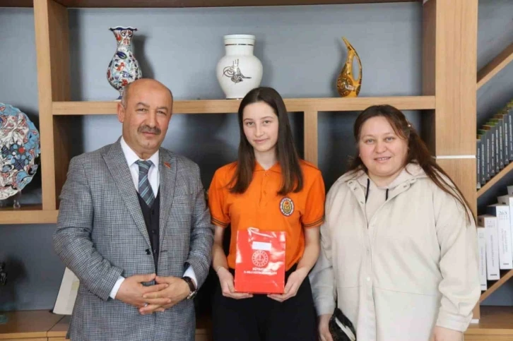 K&uuml;tahya&rsquo;da "Dilimi Seviyorum T&uuml;rk&ccedil;e Konuşuyorum" adlı deneme yarışması
