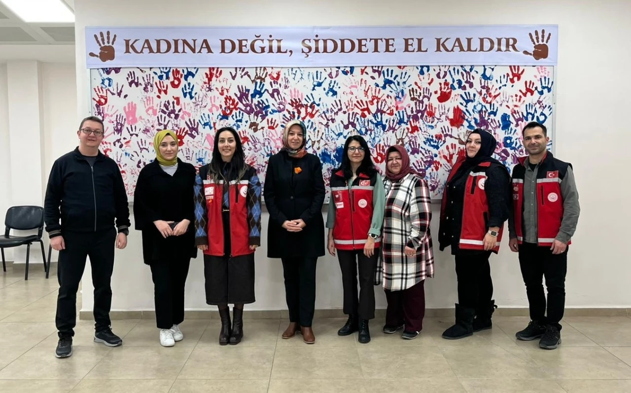 Kütahya’da &quot;Kadına Yönelik Şiddetle Mücadele Günü&quot; etkinliği
